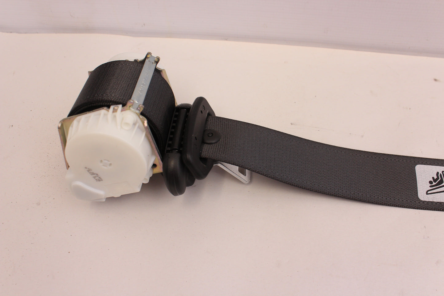 2015 Chevy SS Sedan Rear Seat Belts Set 92488009 92458008 92275628 92290061 OEM - Day's Parts Yard