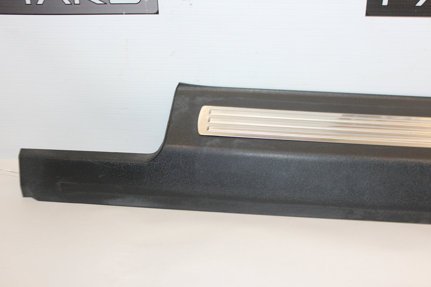 2009 Pontiac G8 Left Front Door Sill Kick Panel / Scuff Plate OEM - Day's Parts Yard