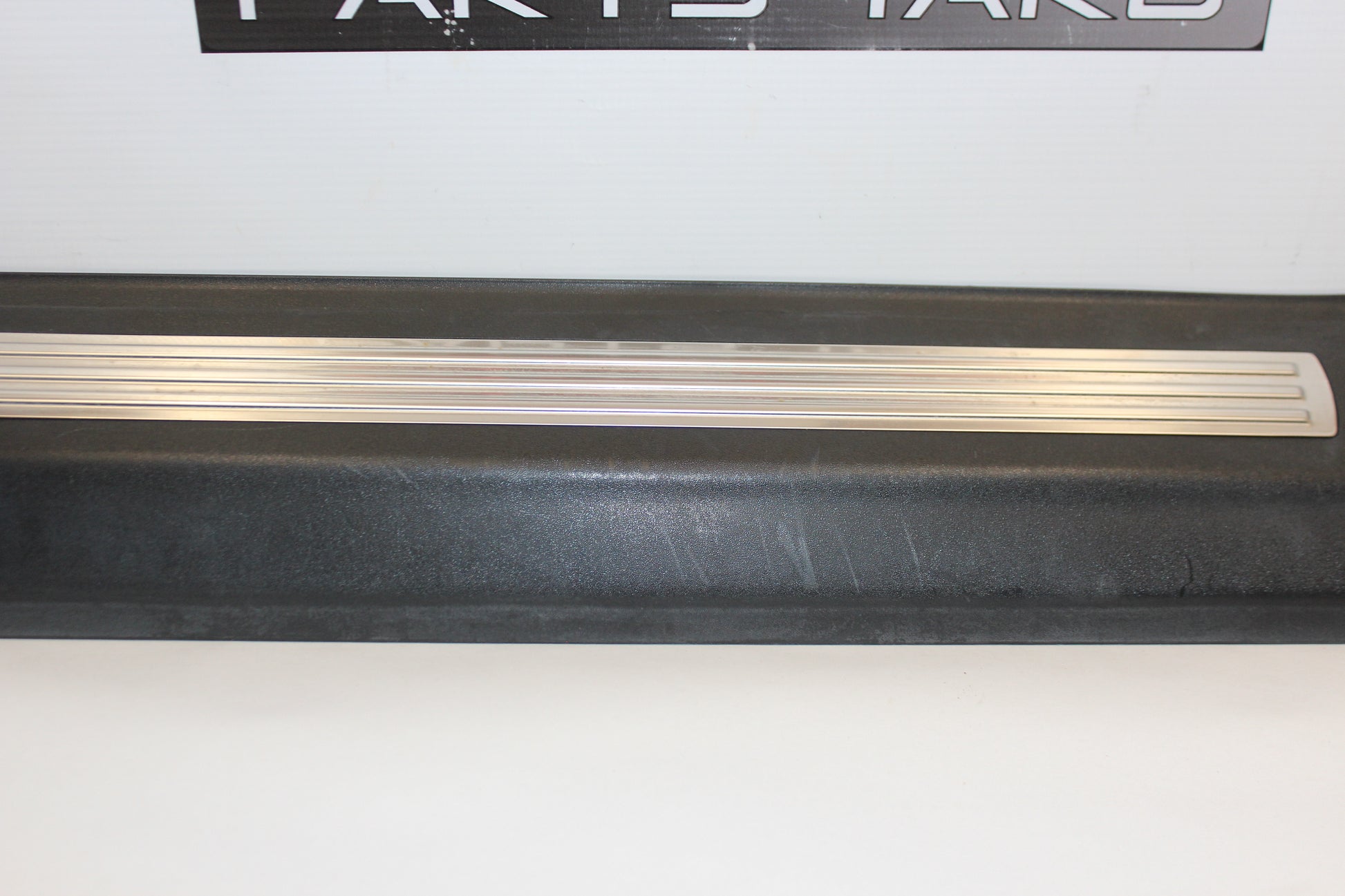 2009 Pontiac G8 Left Front Door Sill Kick Panel / Scuff Plate OEM - Day's Parts Yard
