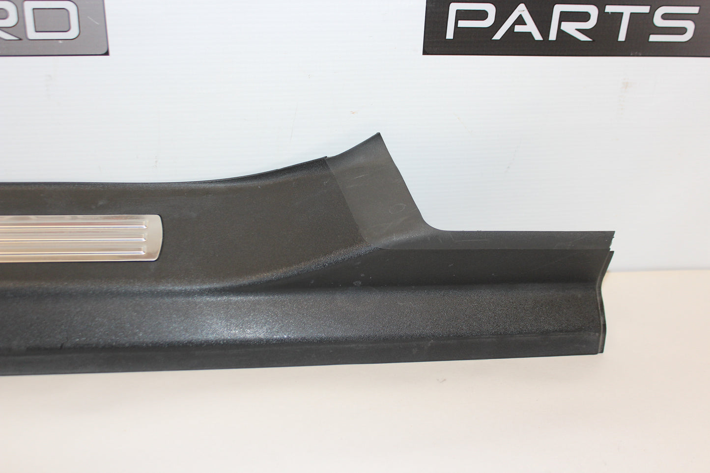 2009 Pontiac G8 Left Front Door Sill Kick Panel / Scuff Plate OEM - Day's Parts Yard