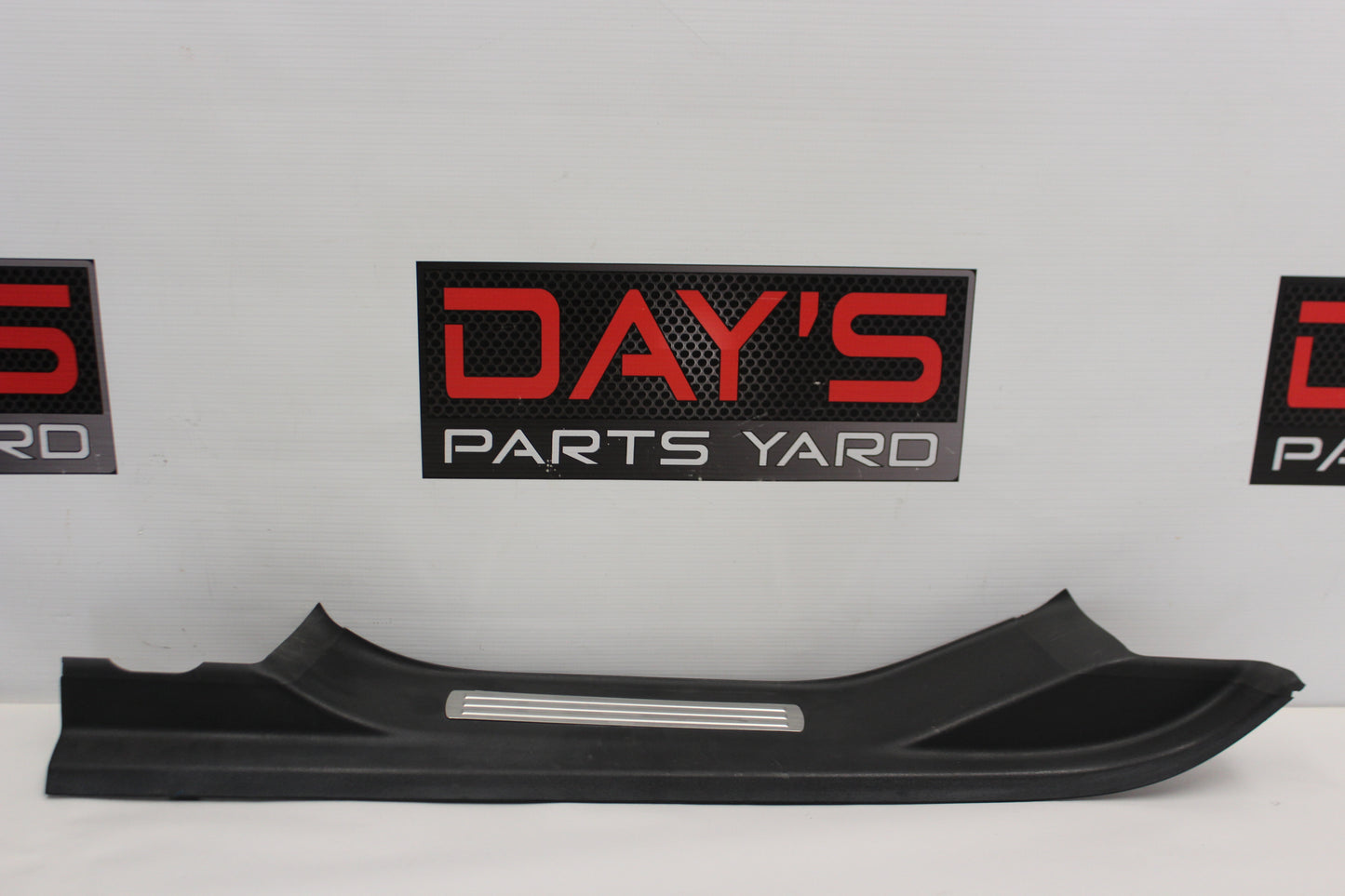 2009 Pontiac G8 Left Rear Door Sill Kick Panel / Scuff Plate OEM - Day's Parts Yard