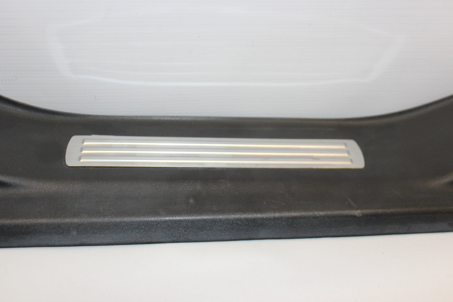 2009 Pontiac G8 Left Rear Door Sill Kick Panel / Scuff Plate OEM - Day's Parts Yard