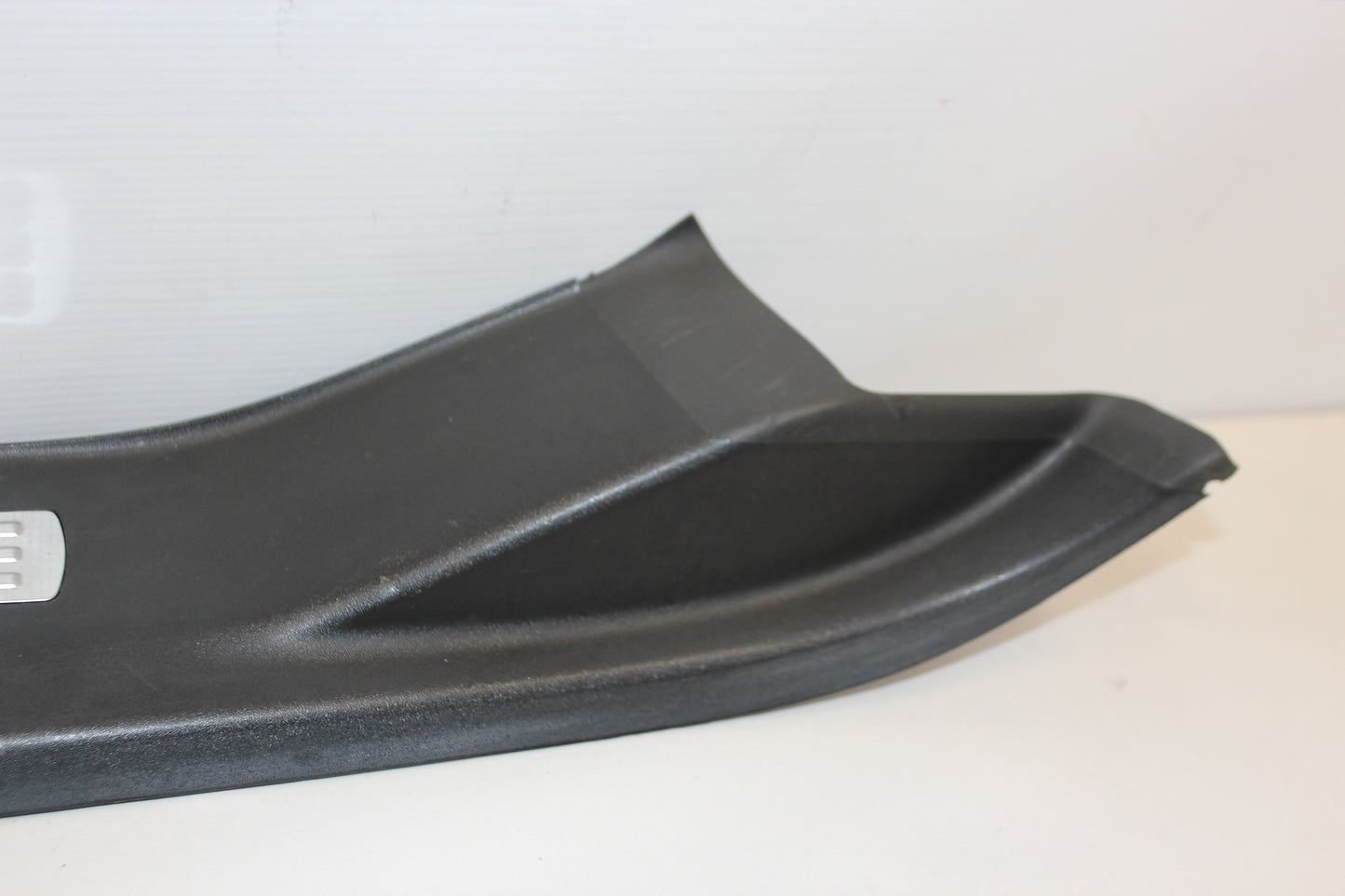 2009 Pontiac G8 Left Rear Door Sill Kick Panel / Scuff Plate OEM - Day's Parts Yard
