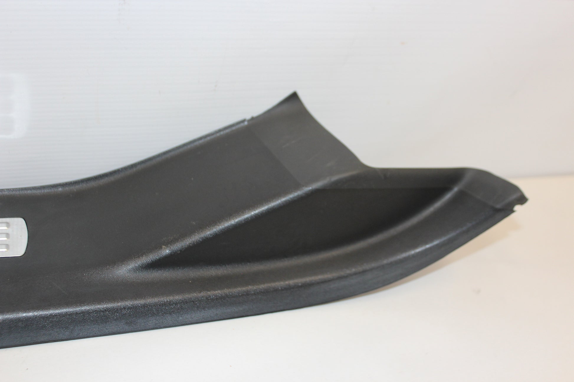 2009 Pontiac G8 Left Rear Door Sill Kick Panel / Scuff Plate OEM - Day's Parts Yard