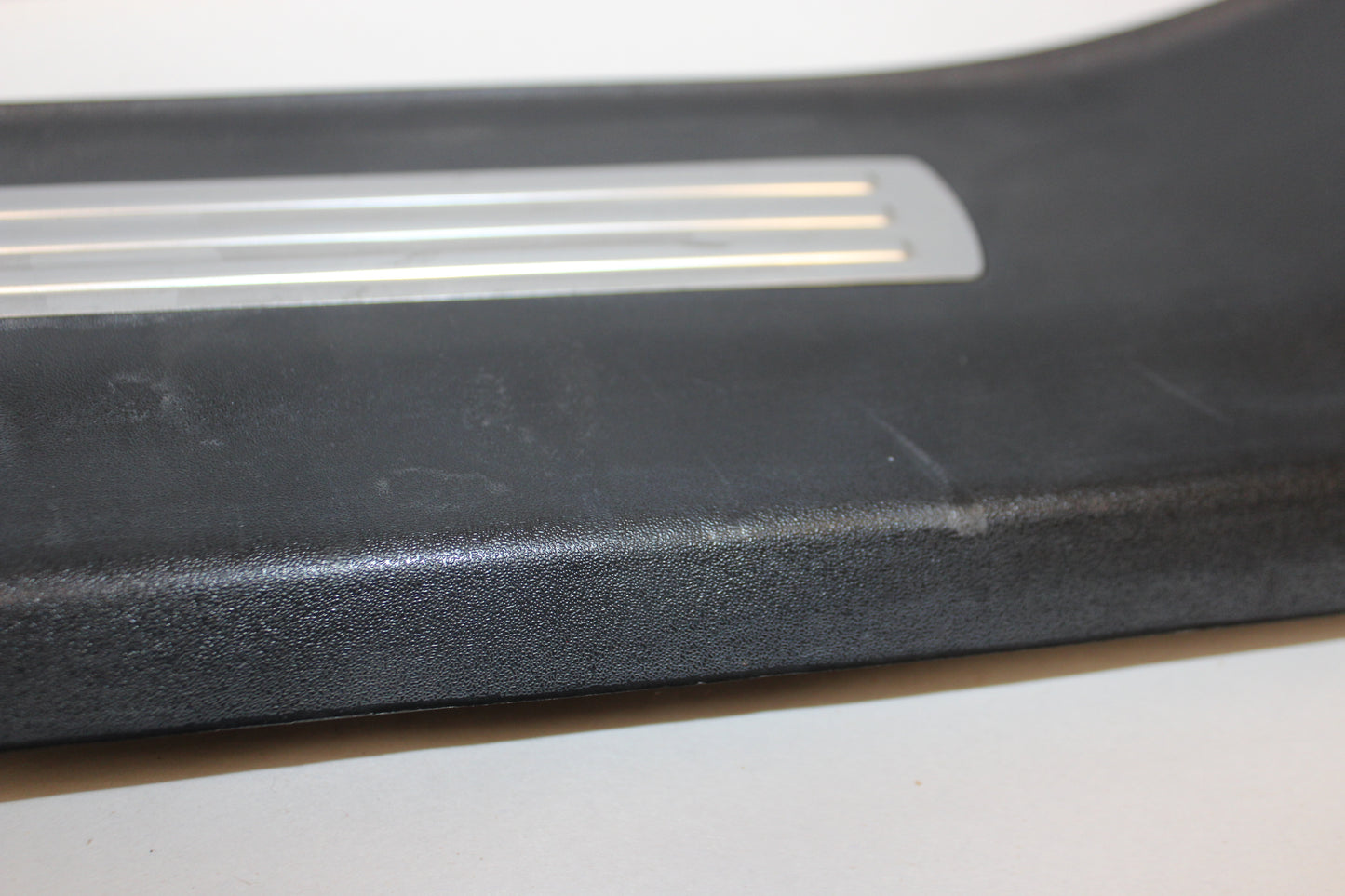 2009 Pontiac G8 Left Rear Door Sill Kick Panel / Scuff Plate OEM - Day's Parts Yard