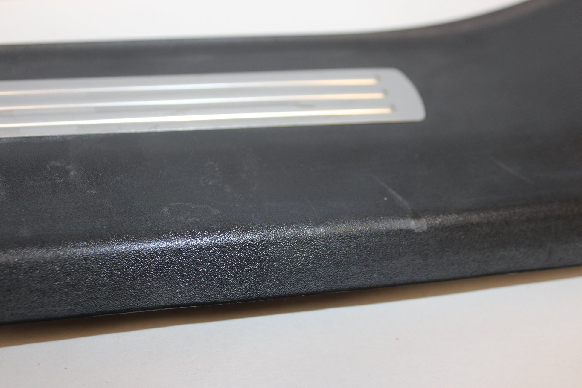 2009 Pontiac G8 Left Rear Door Sill Kick Panel / Scuff Plate OEM - Day's Parts Yard