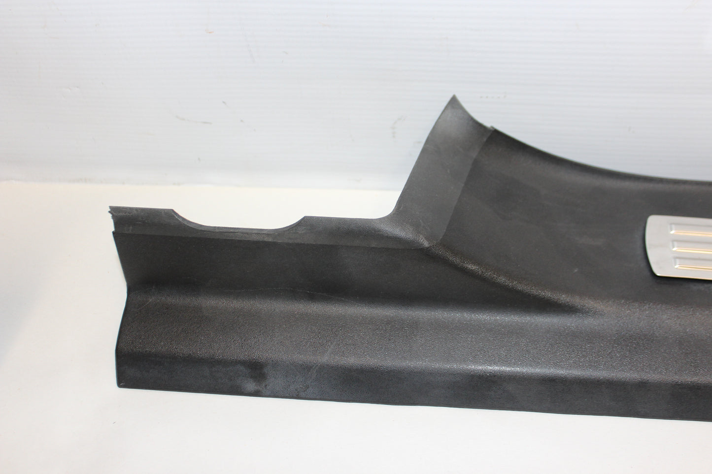 2009 Pontiac G8 Left Rear Door Sill Kick Panel / Scuff Plate OEM - Day's Parts Yard