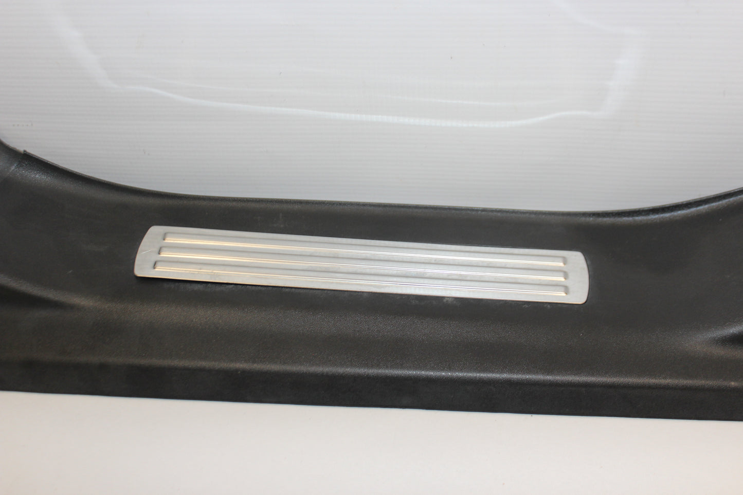 2009 Pontiac G8 Left Rear Door Sill Kick Panel / Scuff Plate OEM - Day's Parts Yard