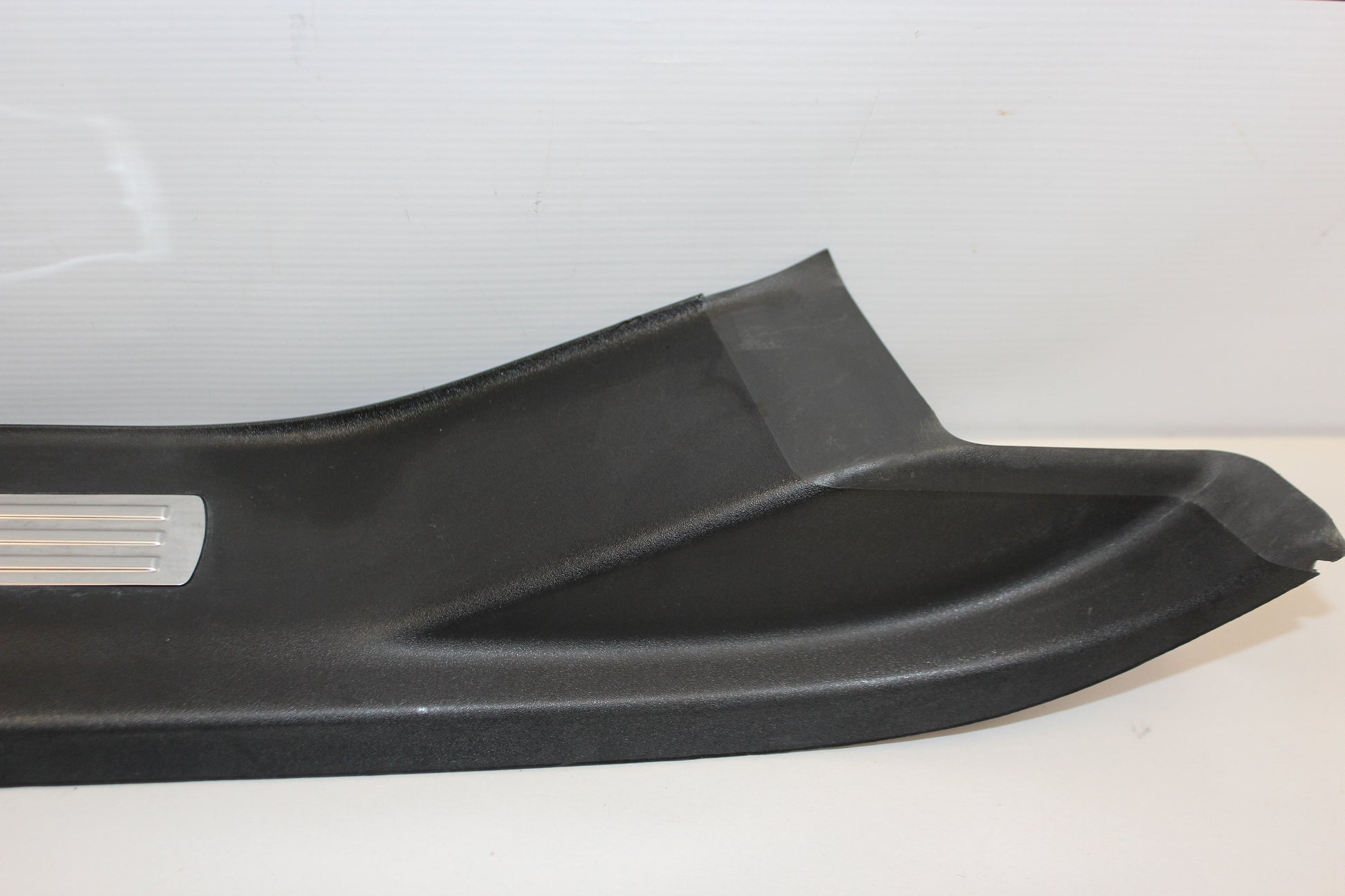 2009 Pontiac G8 Left Rear Door Sill Kick Panel / Scuff Plate OEM - Day's Parts Yard