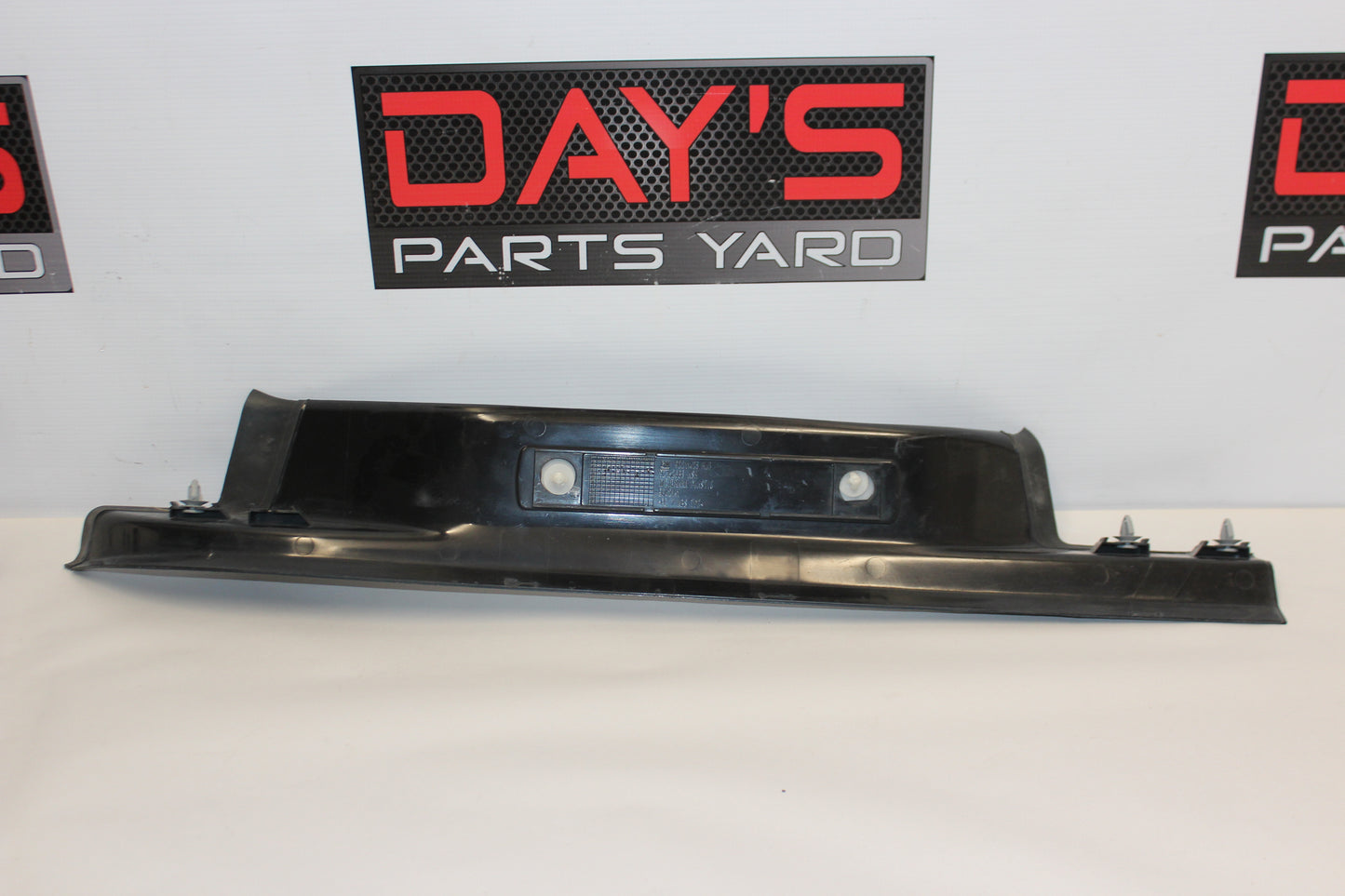 2009 Pontiac G8 Left Rear Door Sill Kick Panel / Scuff Plate OEM - Day's Parts Yard