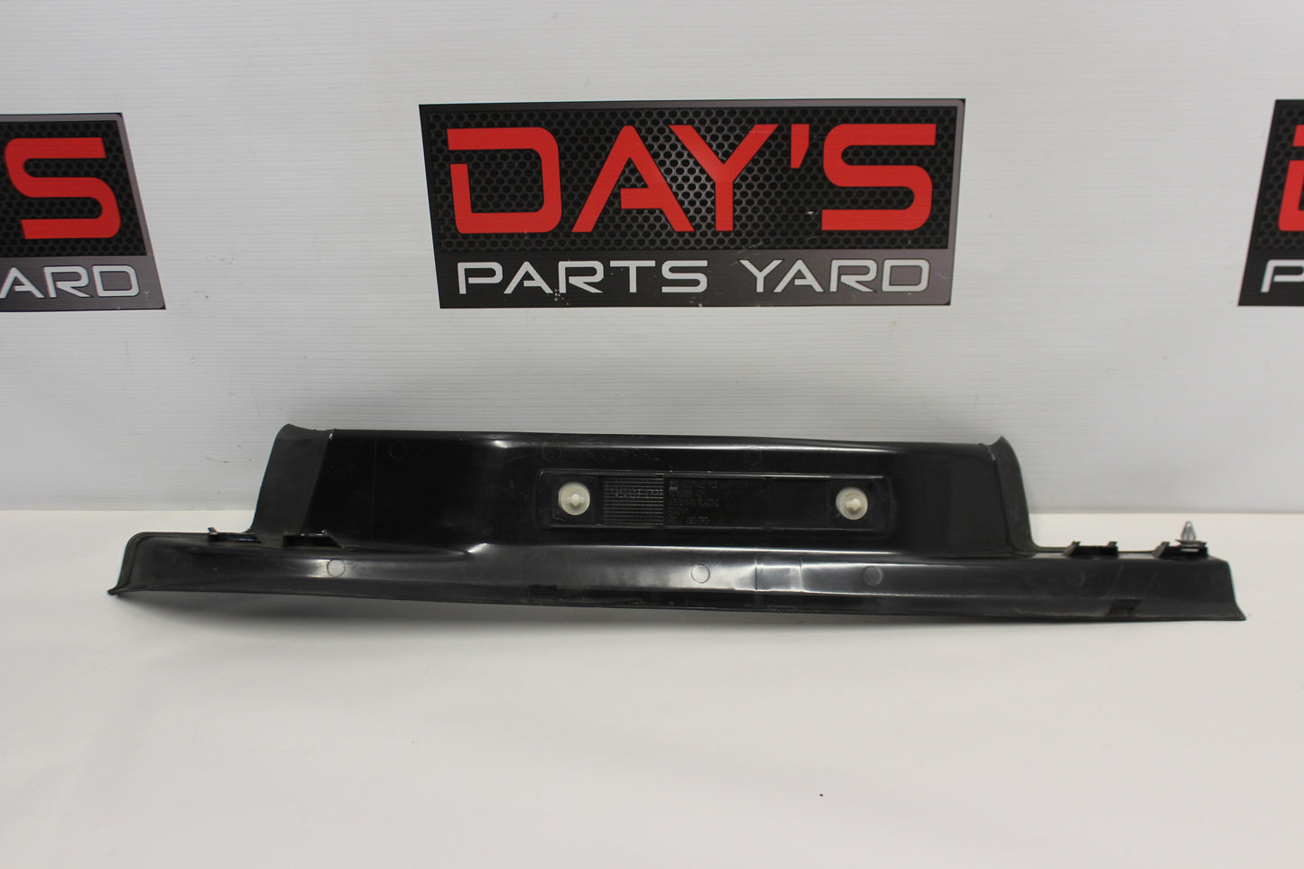 2009 Pontiac G8 Left Rear Door Sill Kick Panel / Scuff Plate OEM - Day's Parts Yard