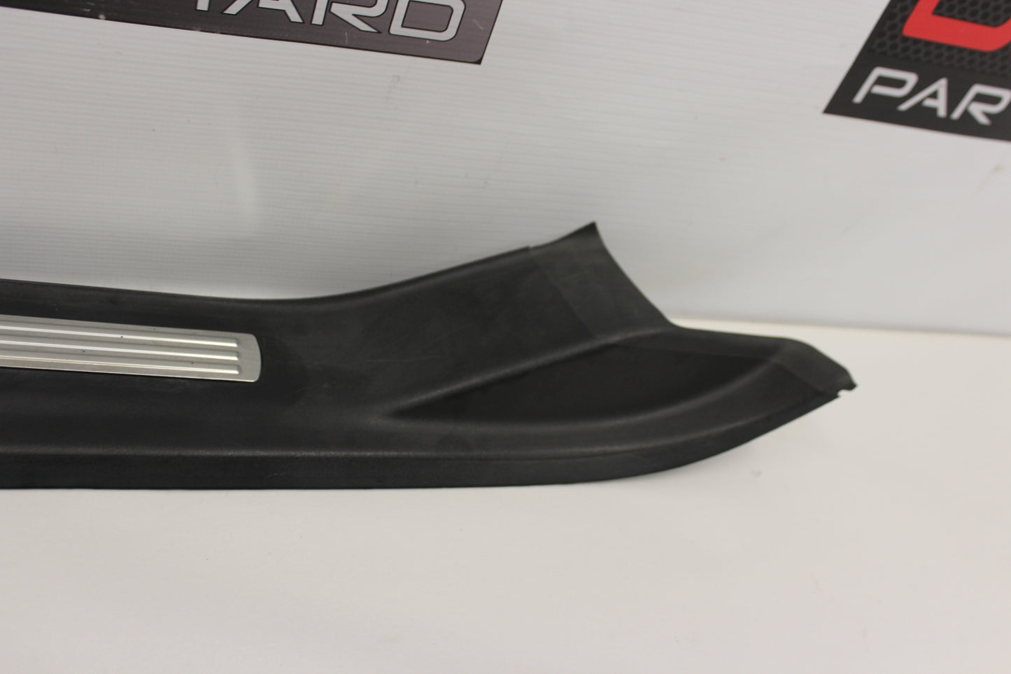 2009 Pontiac G8 Left Rear Door Sill Kick Panel / Scuff Plate OEM - Day's Parts Yard