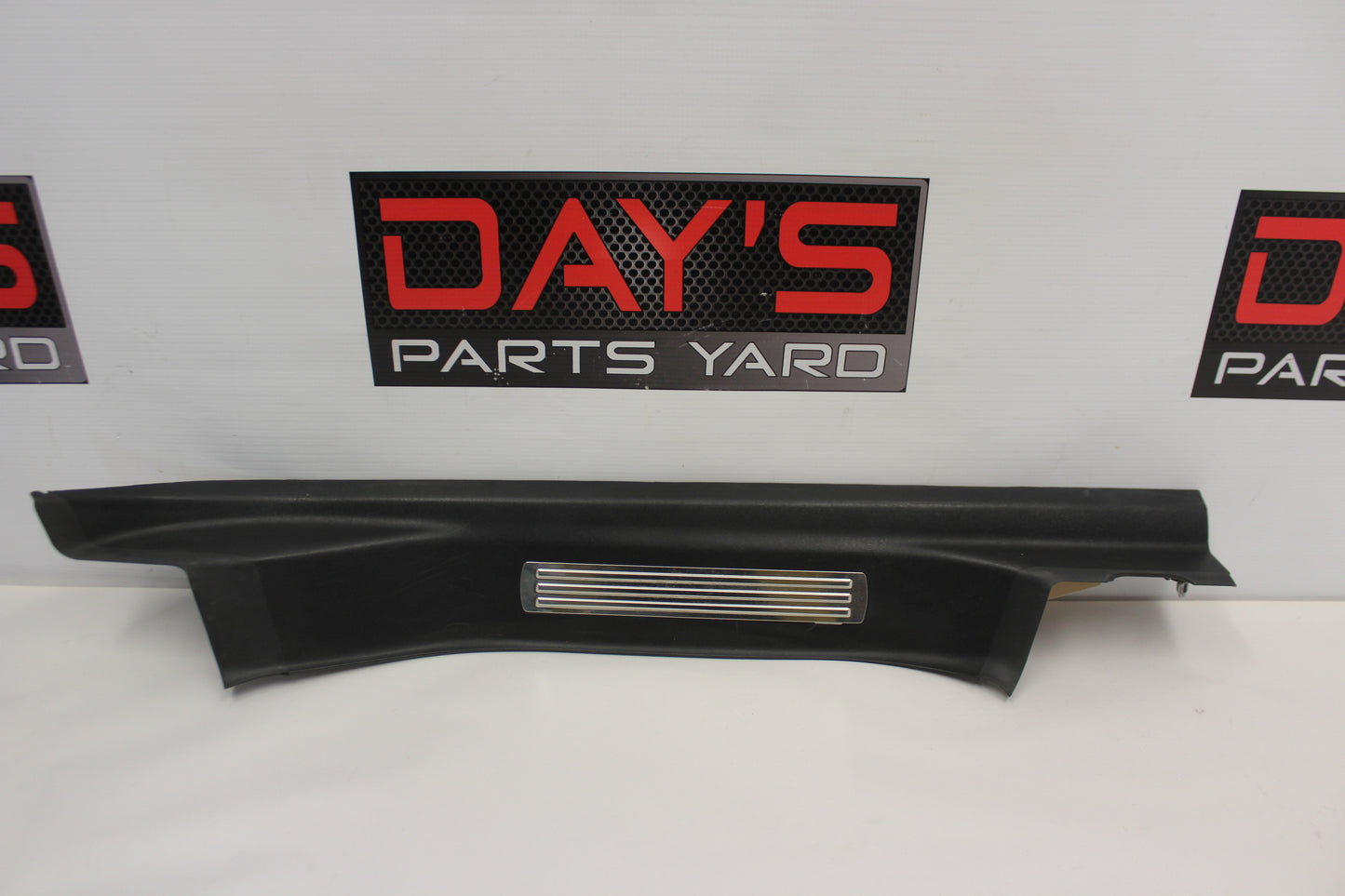 2009 Pontiac G8 Front and Rear Door Sill Kick Panel / Scuff Plate OEM - Day's Parts Yard