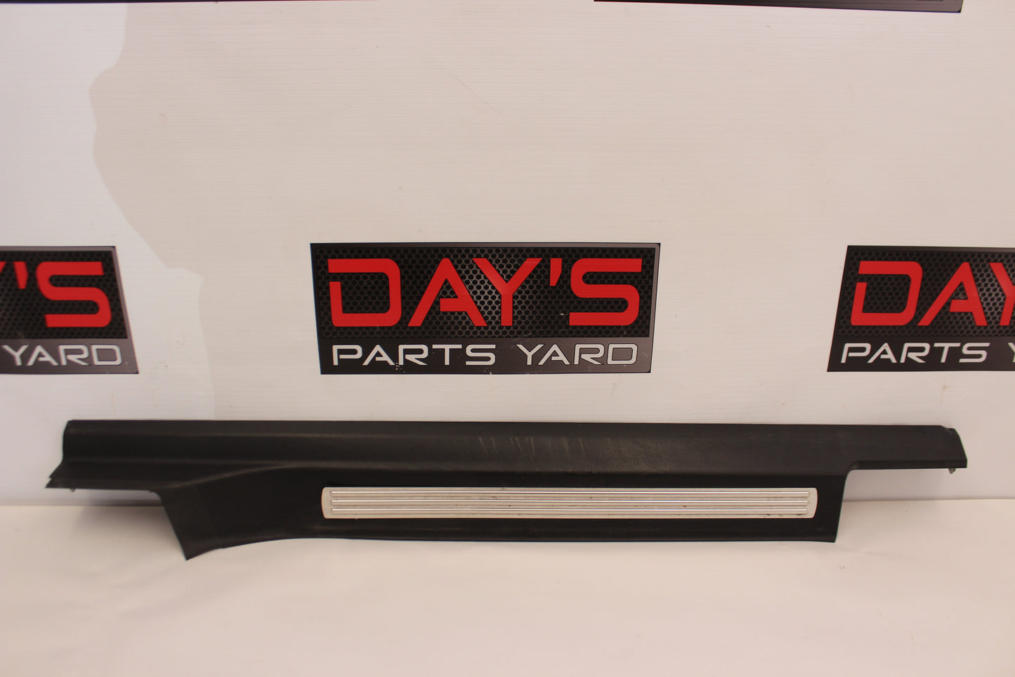 2009 Pontiac G8 Left Front Door Sill Kick Panel / Scuff Plate OEM - Day's Parts Yard