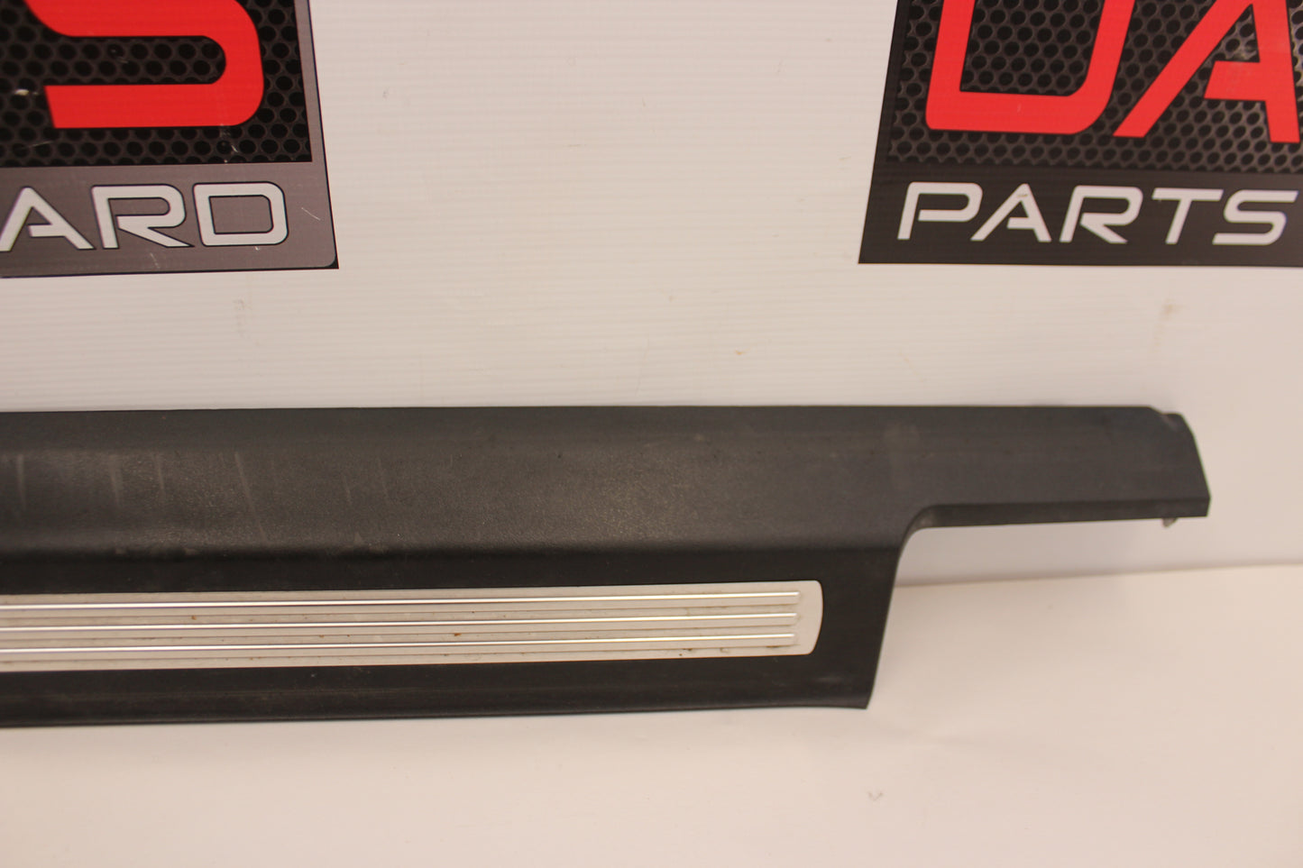 2009 Pontiac G8 Left Front Door Sill Kick Panel / Scuff Plate OEM - Day's Parts Yard