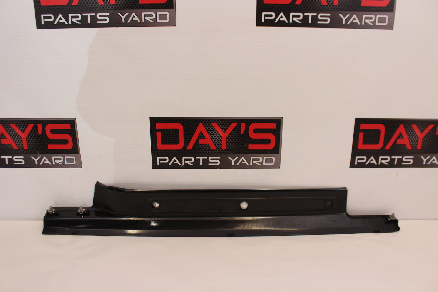 2009 Pontiac G8 Left Front Door Sill Kick Panel / Scuff Plate OEM - Day's Parts Yard