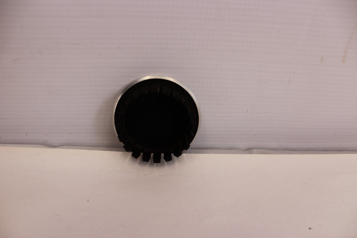 2010 Chevy Camaro SS Wheel Center Cap 22775905 OEM - Day's Parts Yard