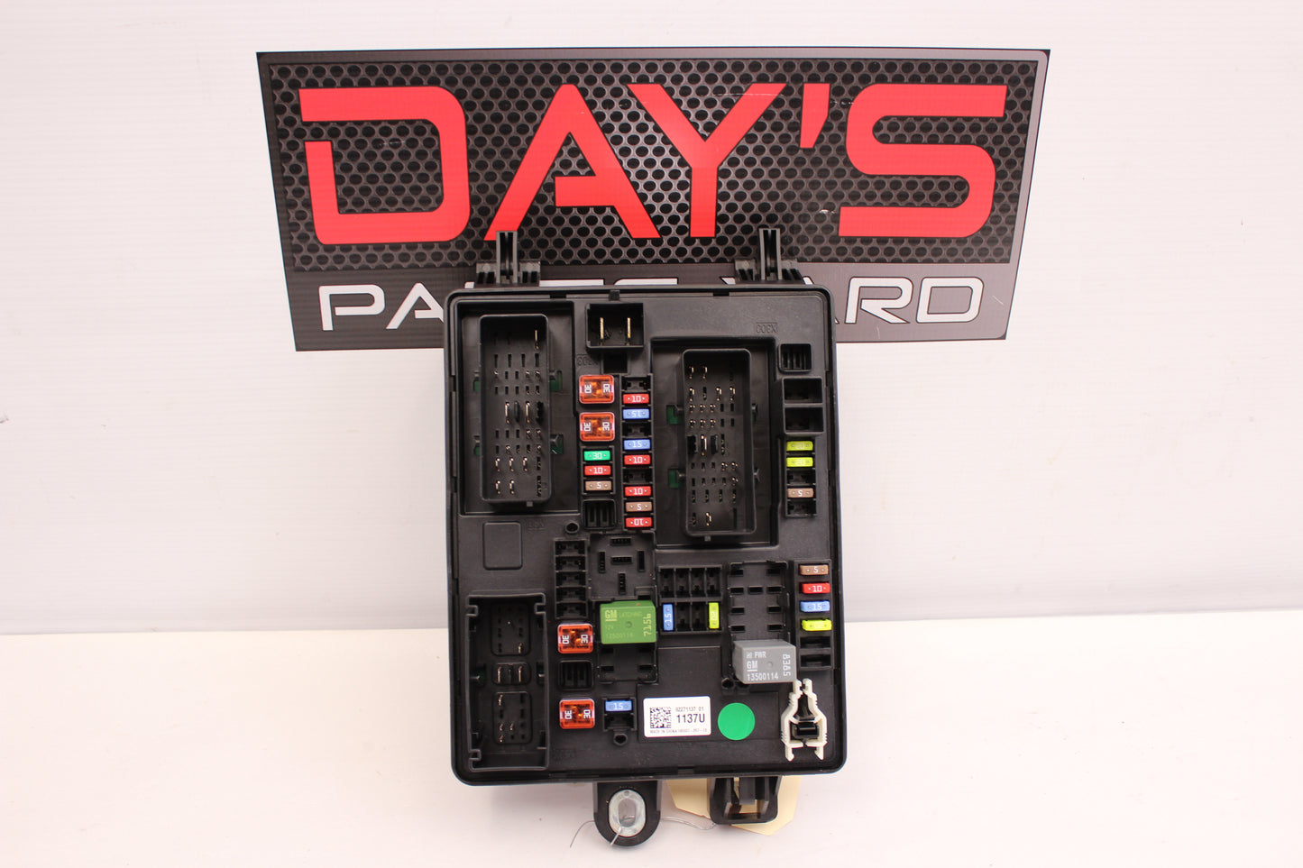 2014 Chevy SS Sedan Rear Fuse Box Relay 92271117 OEM - Day's Parts Yard