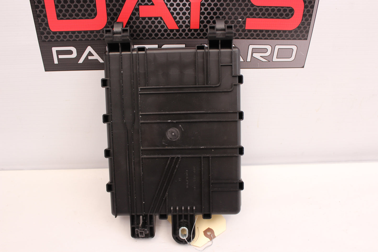2014 Chevy SS Sedan Rear Fuse Box Relay 92271117 OEM - Day's Parts Yard