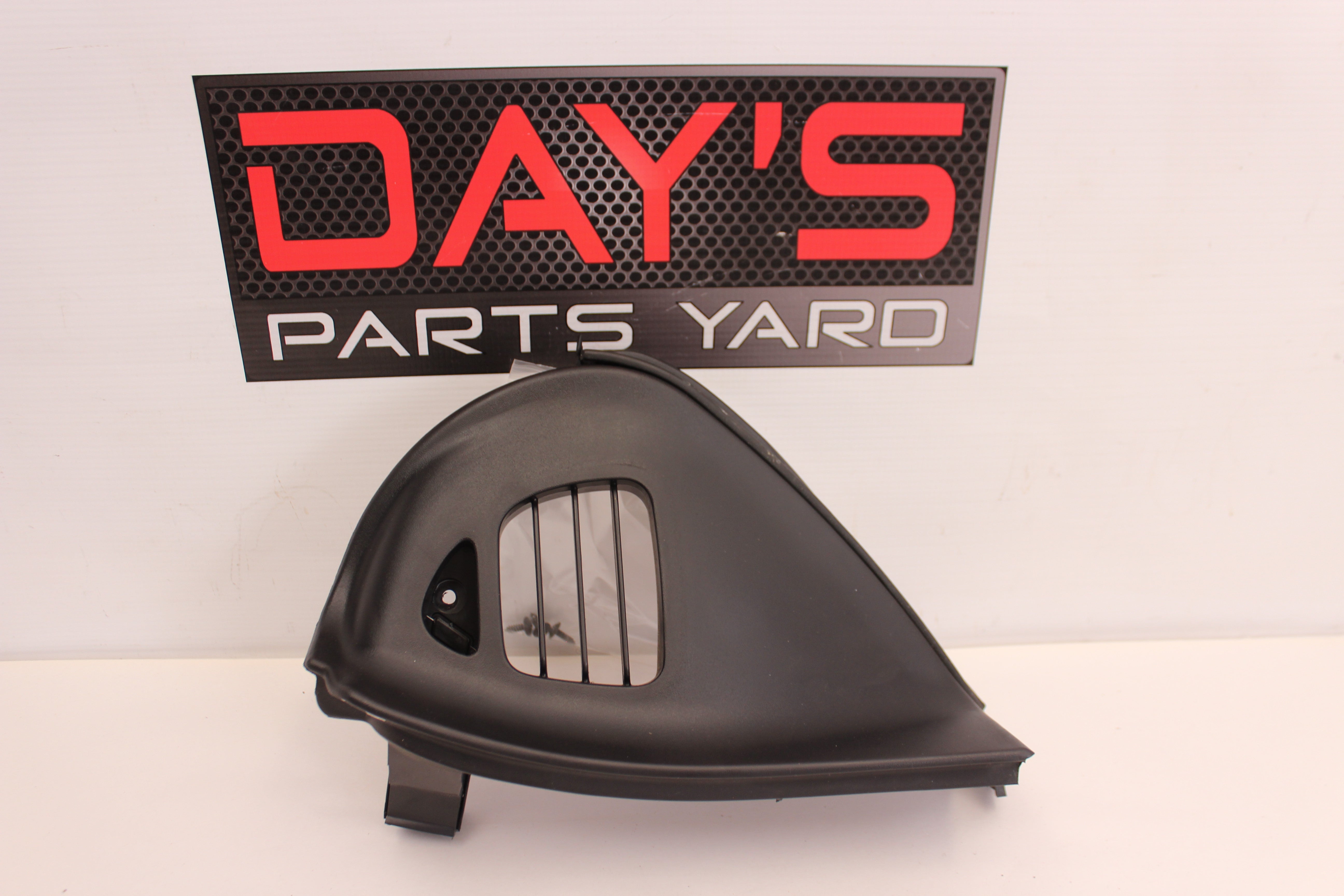2006 Pontiac GTO LH Driver Holden Dash End Trim OEM Day s Parts Yard 2006-pontiac-gto-lh-driver-holden-dash-end-trim-oem-day-s-parts-yard
