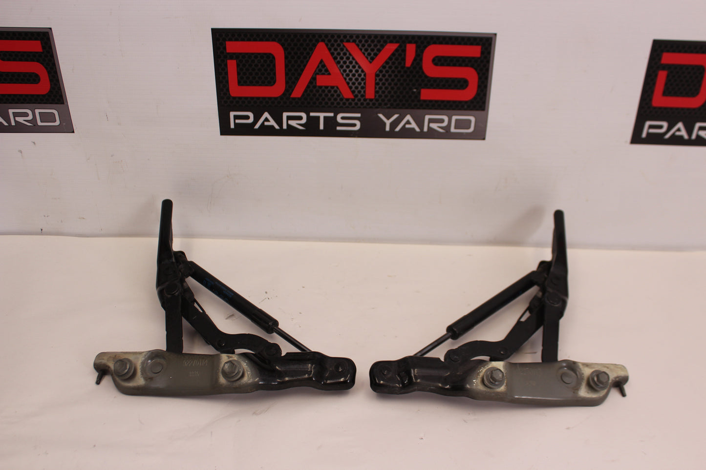 2014 Chevy SS Sedan RH & LH Trunk Hinges 92270113 92270114 OEM - Day's Parts Yard