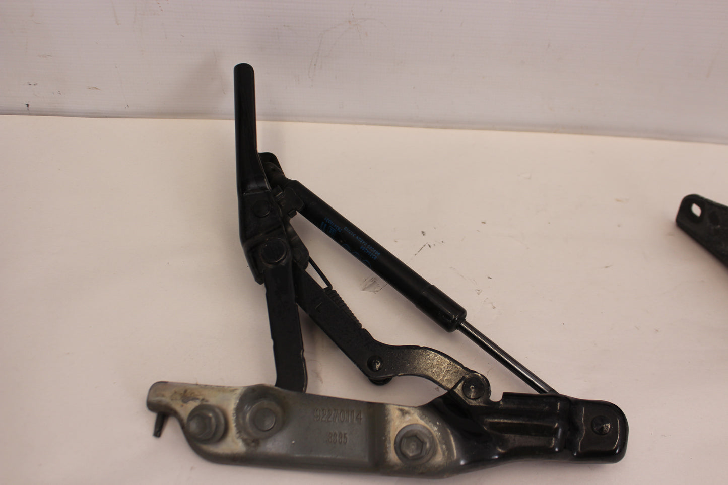 2014 Chevy SS Sedan RH & LH Trunk Hinges 92270113 92270114 OEM - Day's Parts Yard