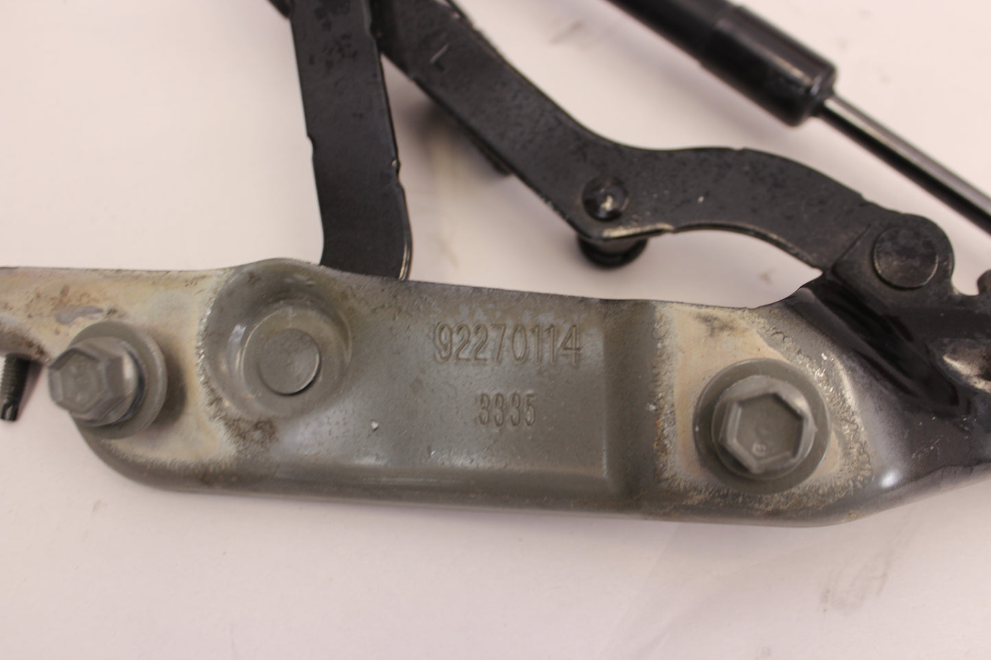 2014 Chevy SS Sedan RH & LH Trunk Hinges 92270113 92270114 OEM - Day's Parts Yard
