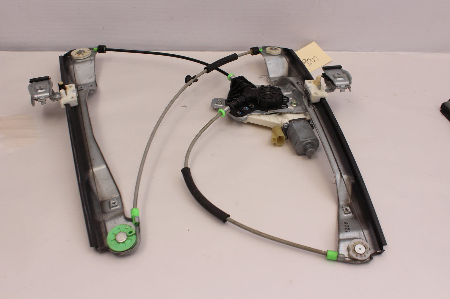 2009 Pontiac G8 Front RH Passenger Door Window Motor Regulator OEM - Day's Parts Yard