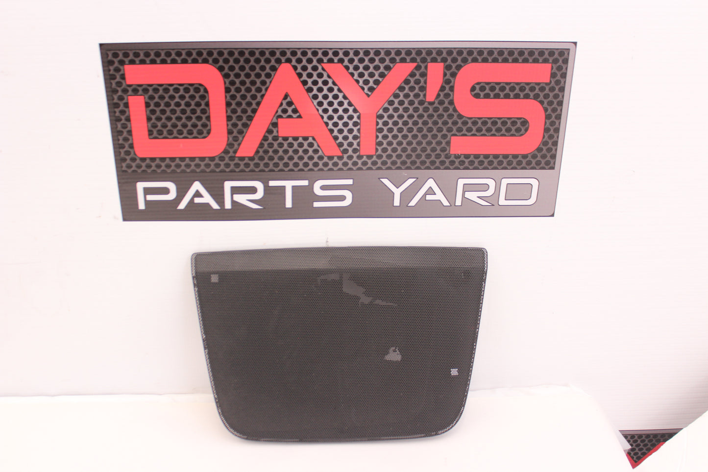 2009 Pontiac G8 Center Dash Speaker Grill Cover 92162534 OEM - Day's Parts Yard