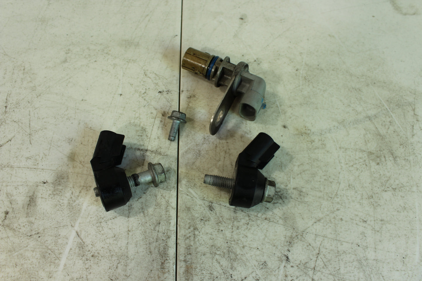 2011 Cadillac CTS-V Coupe Knock and Crank Sensor OEM - Day's Parts Yard