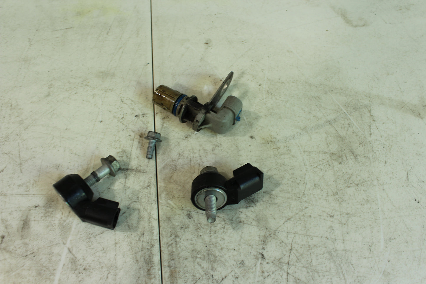 2011 Cadillac CTS-V Coupe Knock and Crank Sensor OEM - Day's Parts Yard