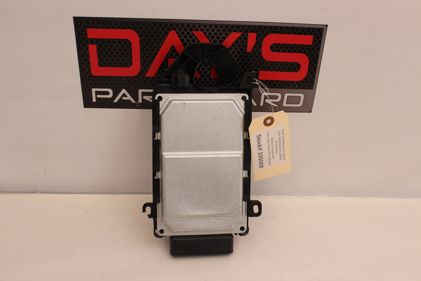 2015 Chevy SS Sedan Electronic Suspension Controller w/ Bracket OEM - Day's Parts Yard