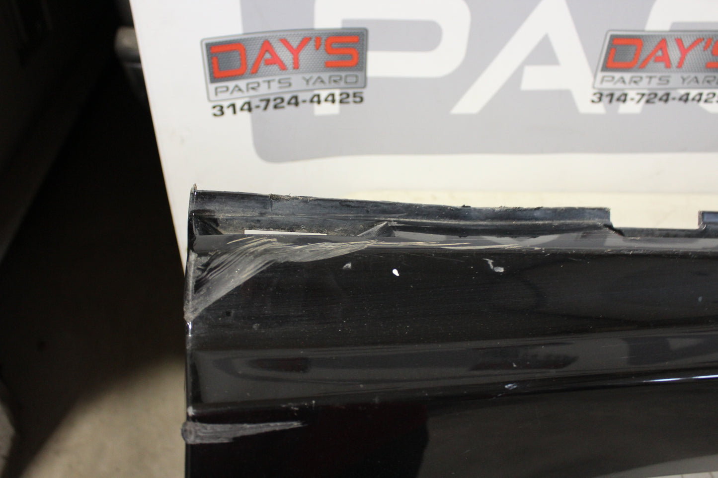2008 Pontiac G8 GT LH Driver Rocker Molding Panel Trim 92162075 OEM - Day's Parts Yard
