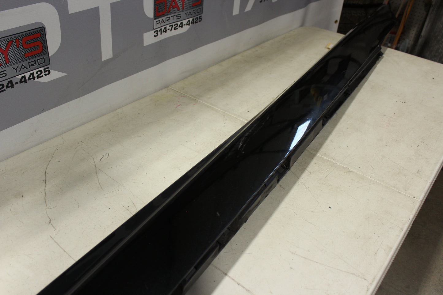 2008 Pontiac G8 GT LH Driver Rocker Molding Panel Trim 92162075 OEM - Day's Parts Yard