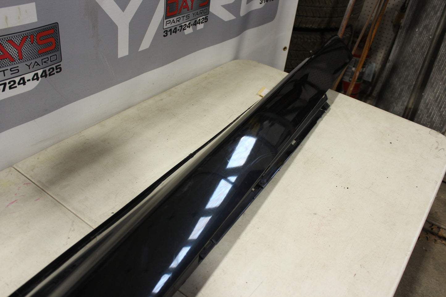 2008 Pontiac G8 GT LH Driver Rocker Molding Panel Trim 92162075 OEM - Day's Parts Yard