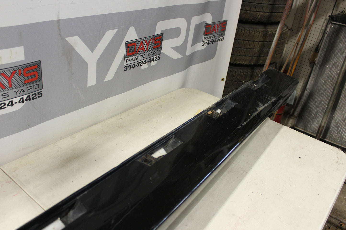 2008 Pontiac G8 GT LH Driver Rocker Molding Panel Trim 92162075 OEM - Day's Parts Yard