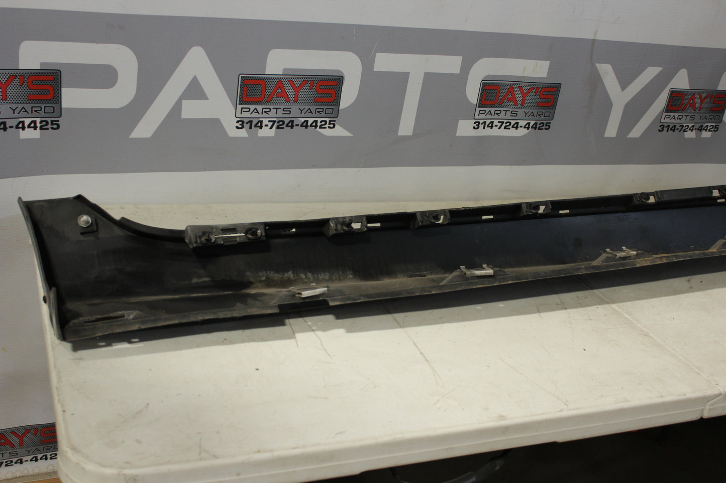 2008 Pontiac G8 GT LH Driver Rocker Molding Panel Trim 92162075 OEM - Day's Parts Yard