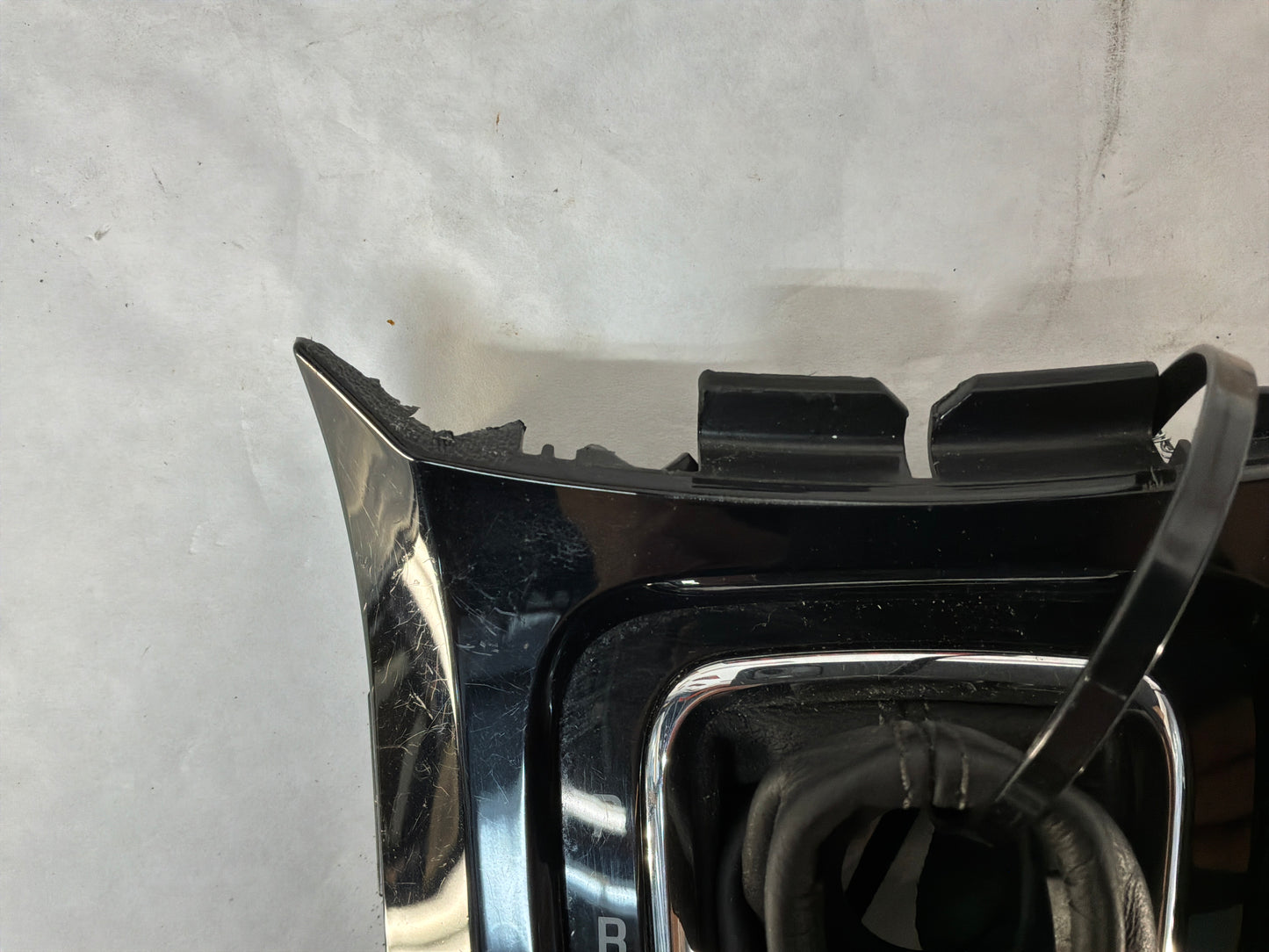 2011 Cadillac CTS-V Automatic Transmission Shifter Gear Selector Trim Bezel Panel Black OEM