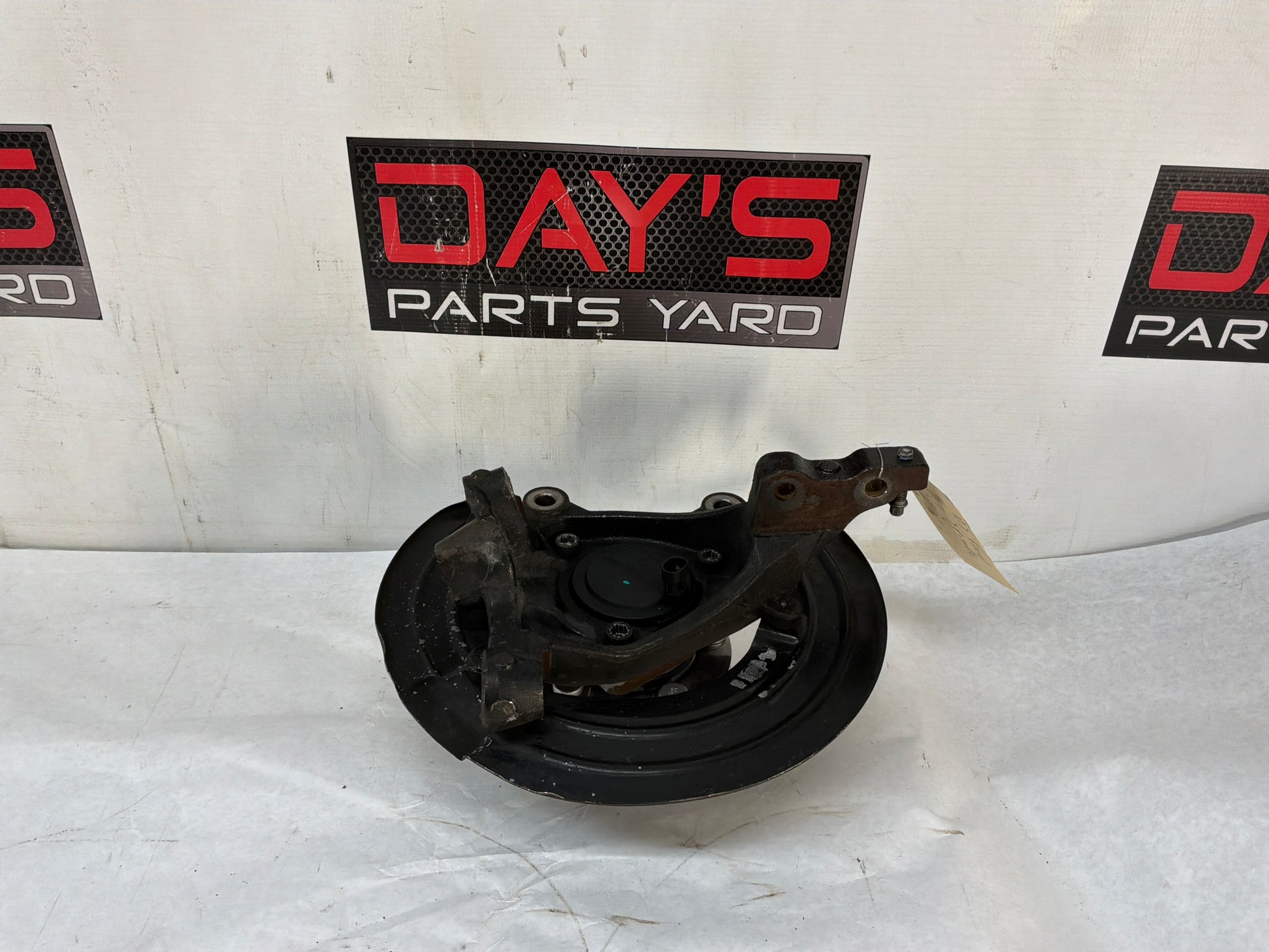 2013 Chevy Caprice PPV LH Driver Front Suspension Spindle Knuckle Hub Assembly OEM - Day's Parts Yard
