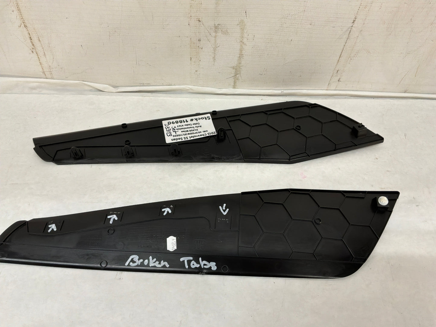 Center console trim - Day's Parts Yard