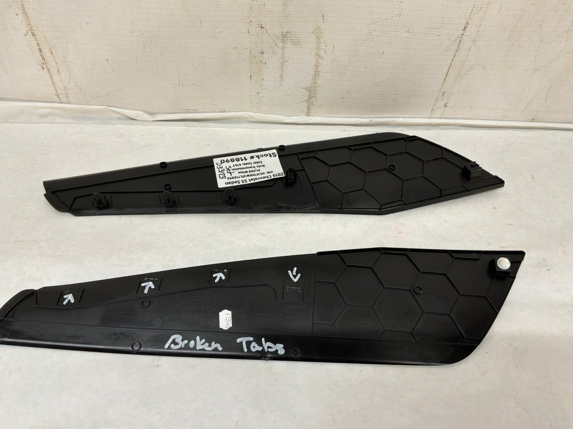 Center console trim - Day's Parts Yard