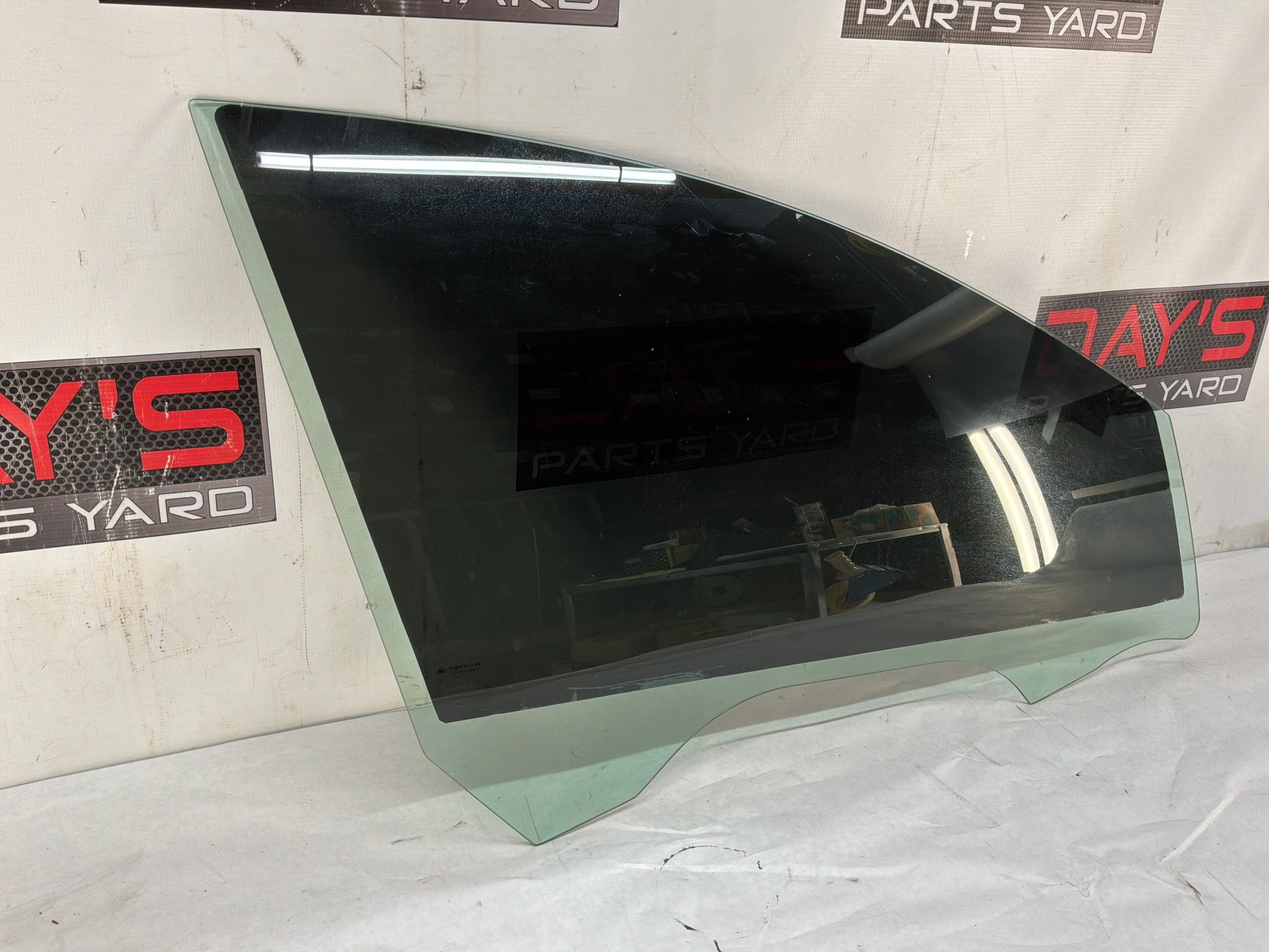 Rh door window glass - Day's Parts Yard