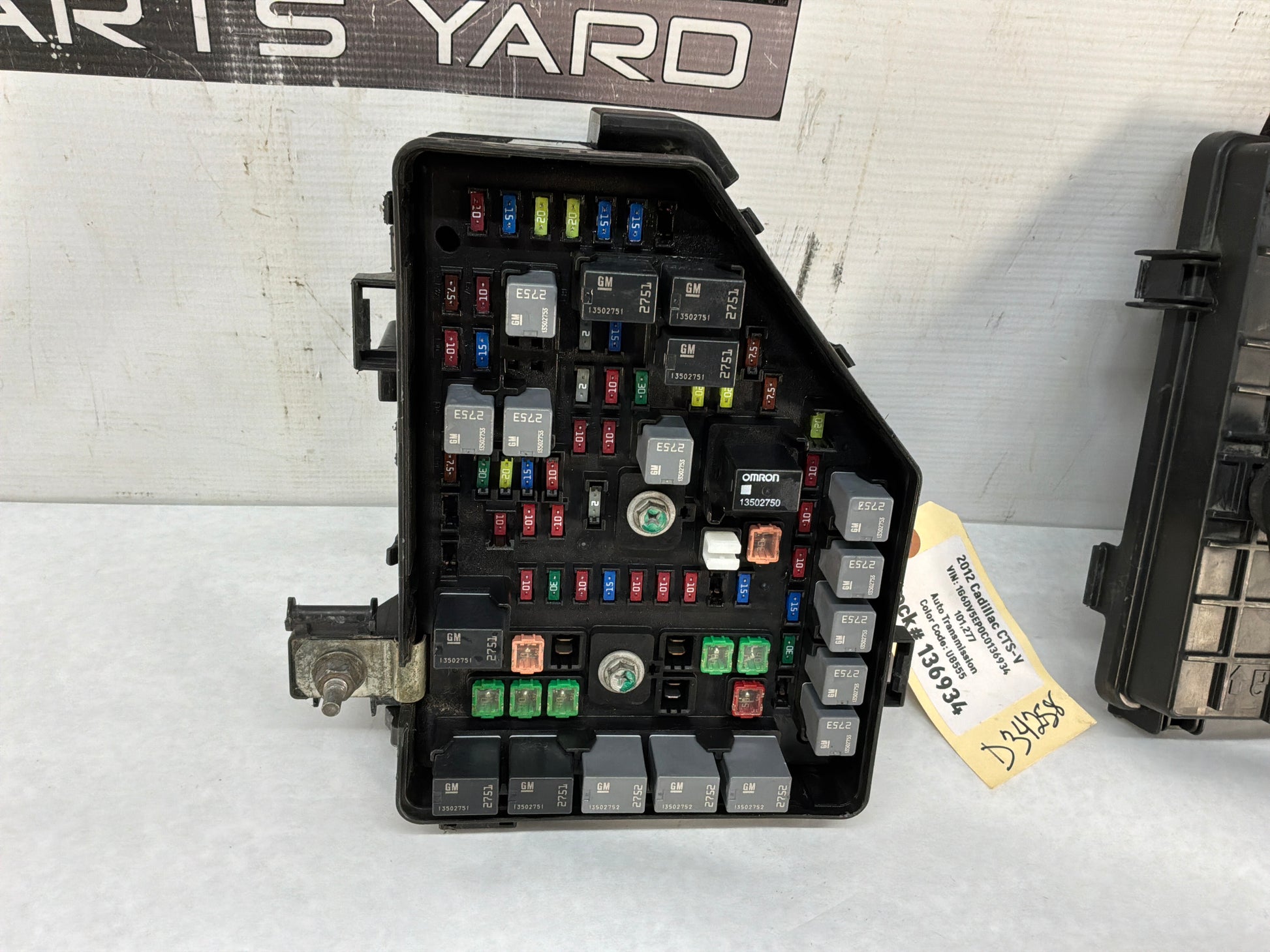 Fuse box - Day's Parts Yard