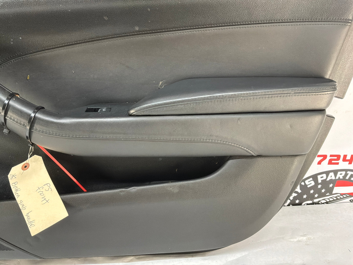2018 Cadillac CTS-V Front RH Passenger Door Panel OEM broken grab
