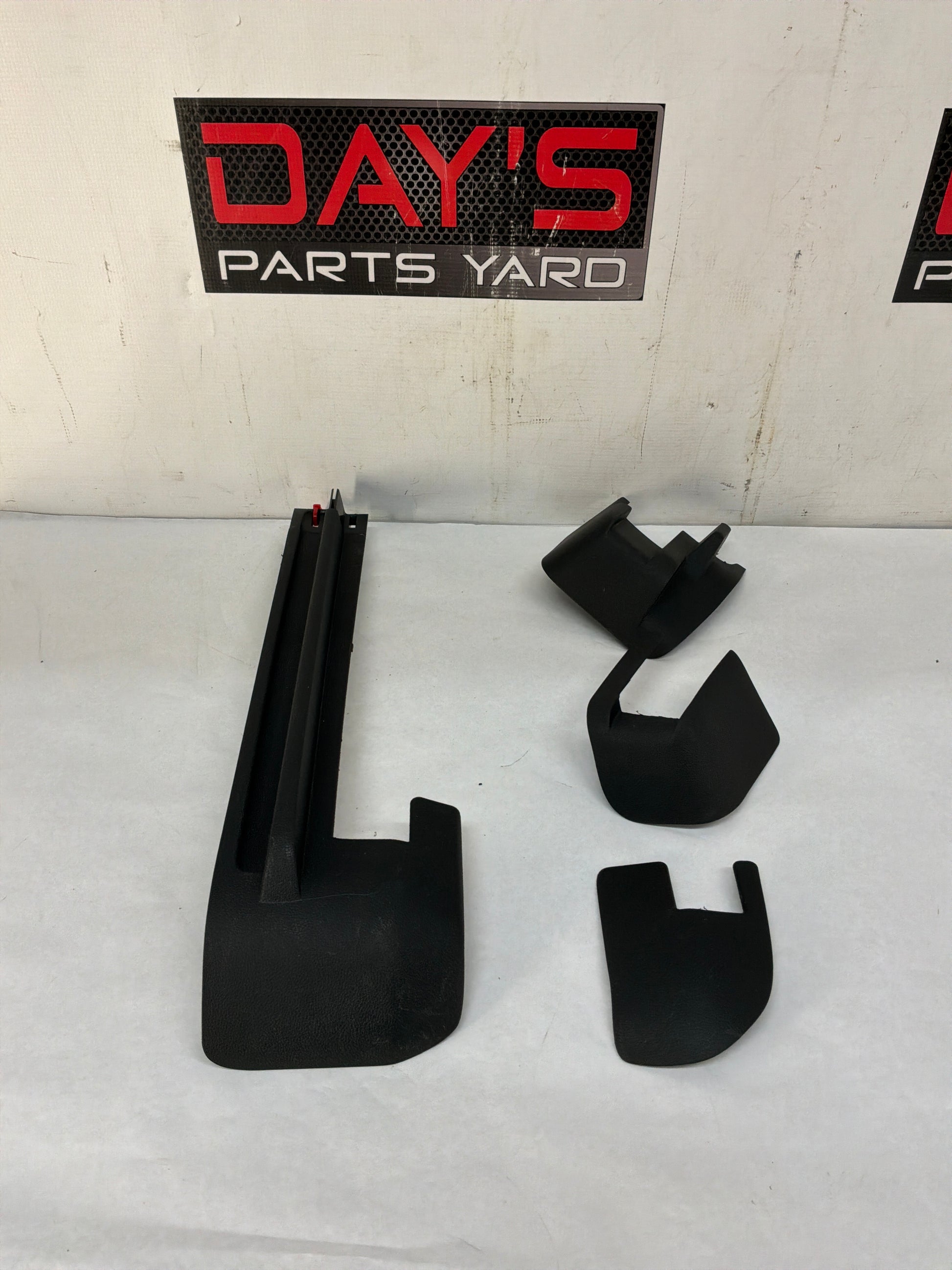 Rh seat track trim - Day's Parts Yard