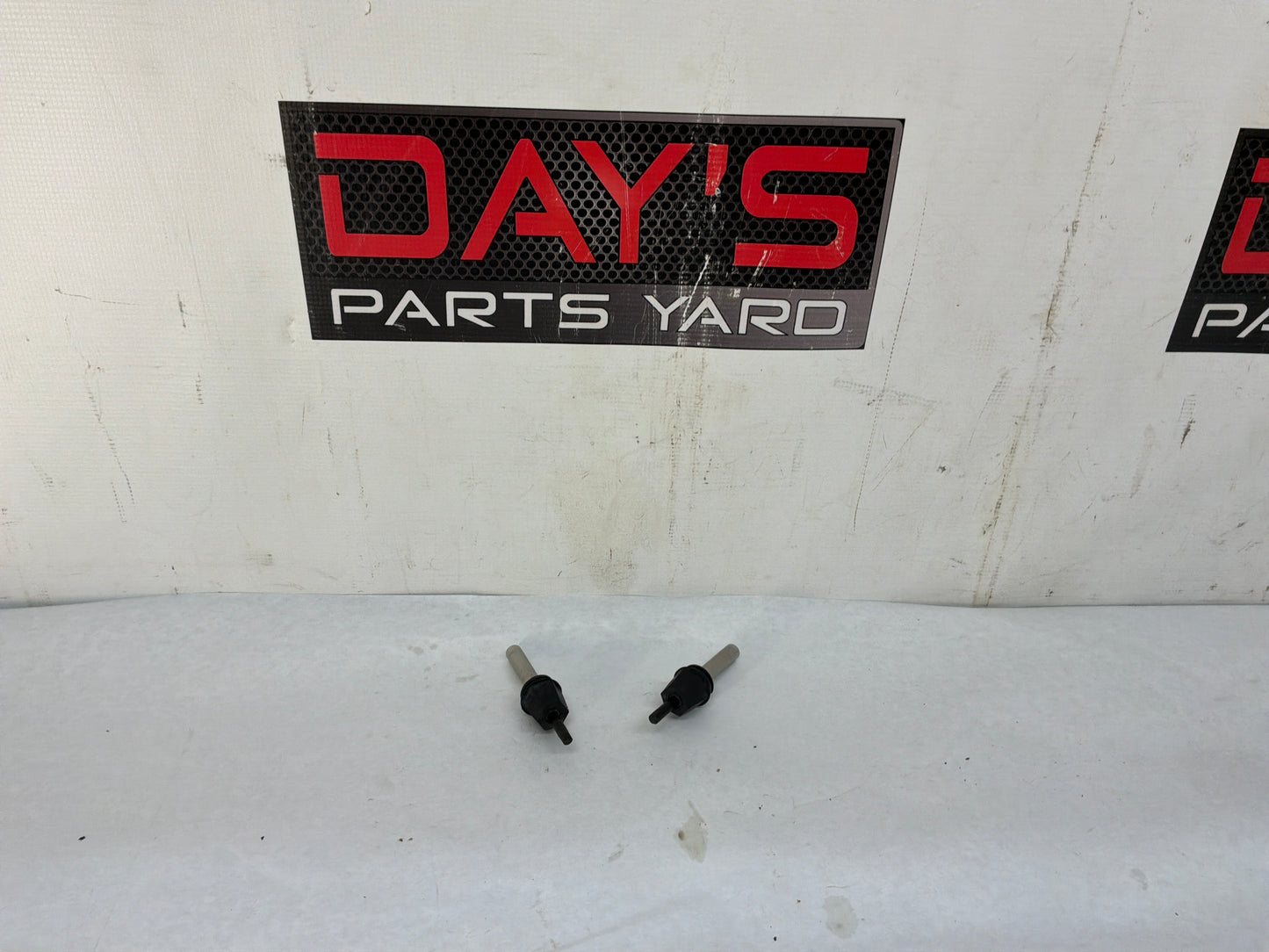 2015 Chevrolet Camaro SS 1LE Trunk Deck Lid Compartment Bumper Adjuster OEM
