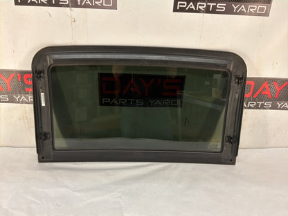 Front sunroof glass - Day's Parts Yard