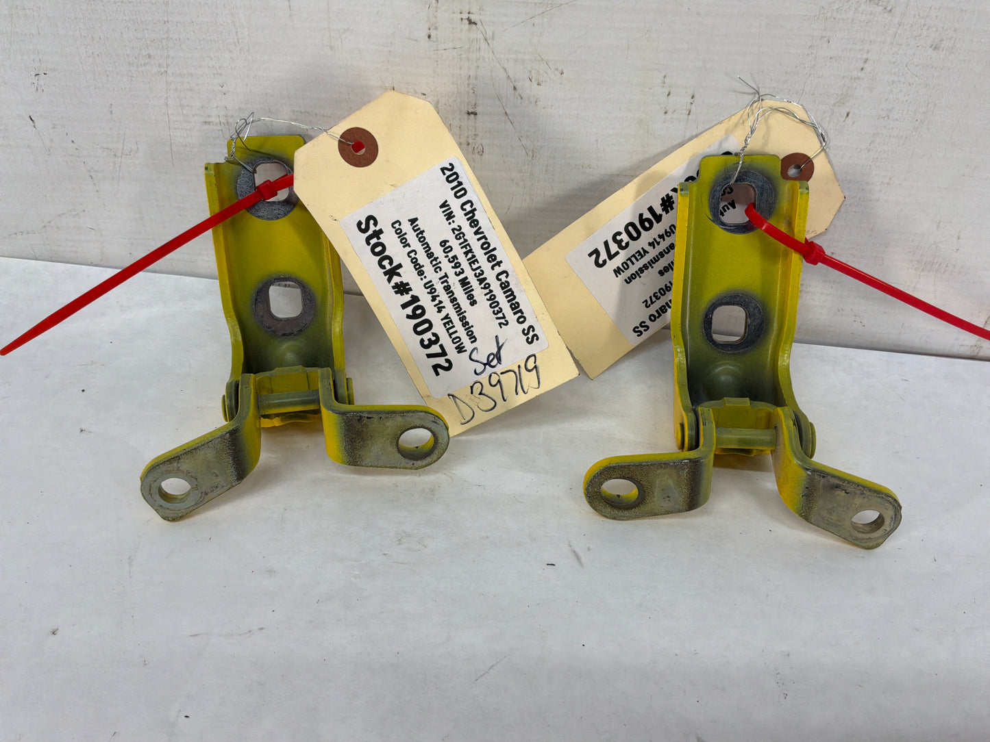 Rh door hinges - Day's Parts Yard