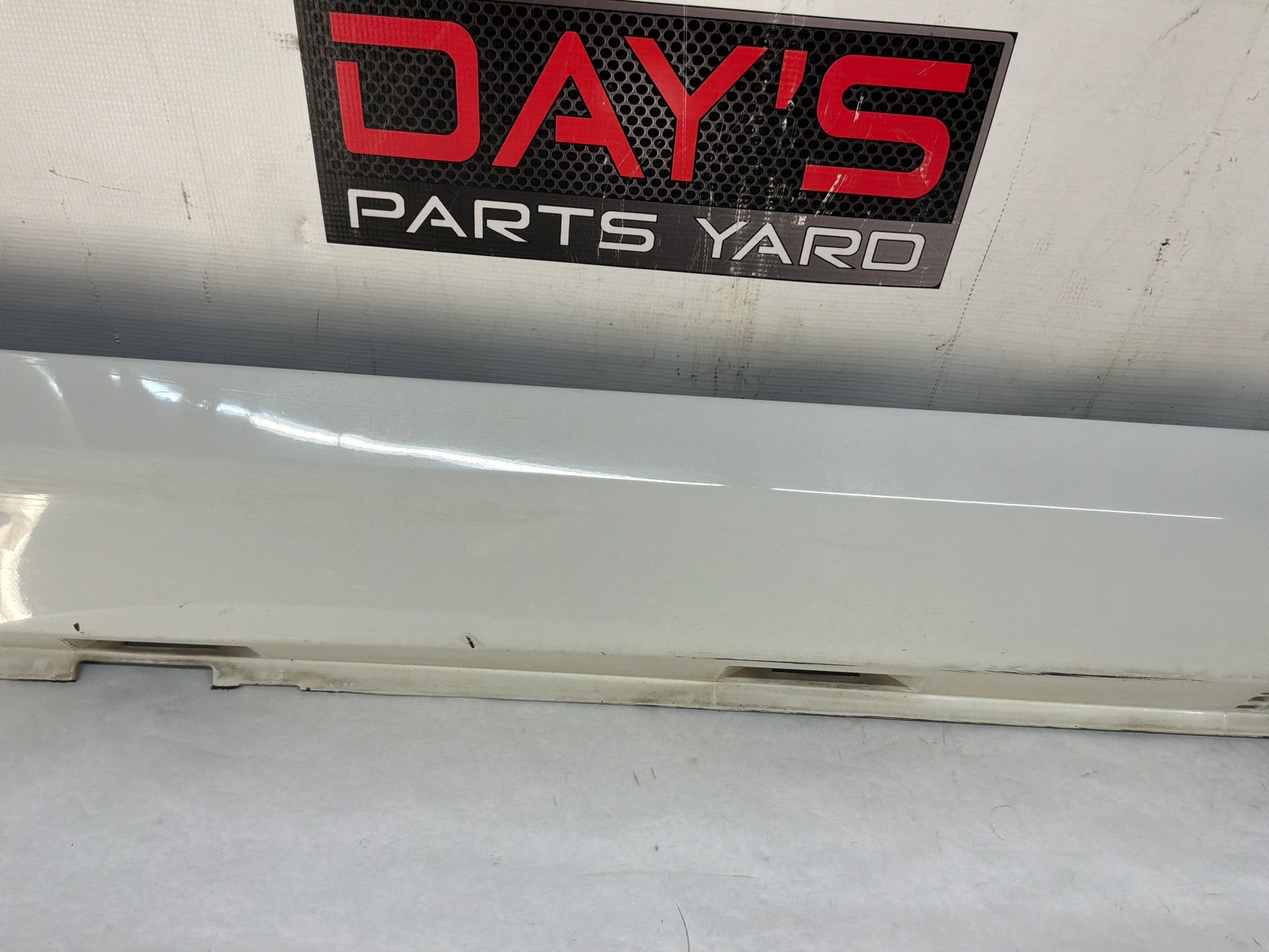 Rh rocker - Day's Parts Yard