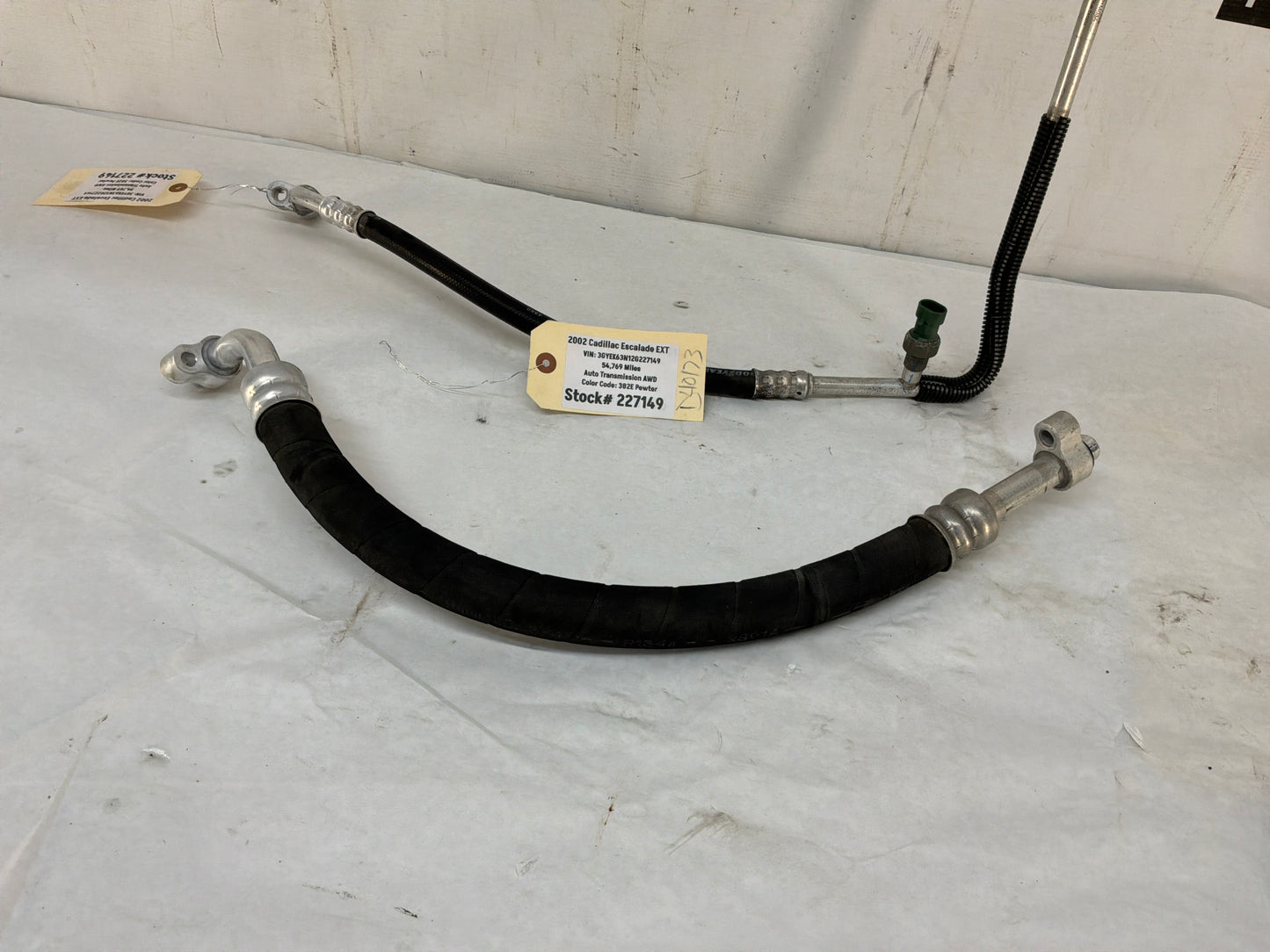 2002 Cadillac Escalade EXT A/C Refrigerant Discharge Suction Hose OEM